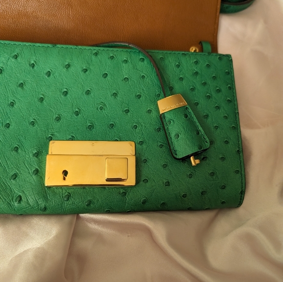 Michael Kors Green Ostrich Leather Clutch with Crossbody Strap and Lock/Key NWT - Picture 6 of 7